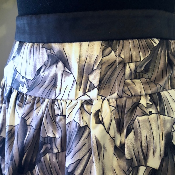 BCBGMaxAzria White / Grey Seashell Print Skirt - Picture 2 of 8